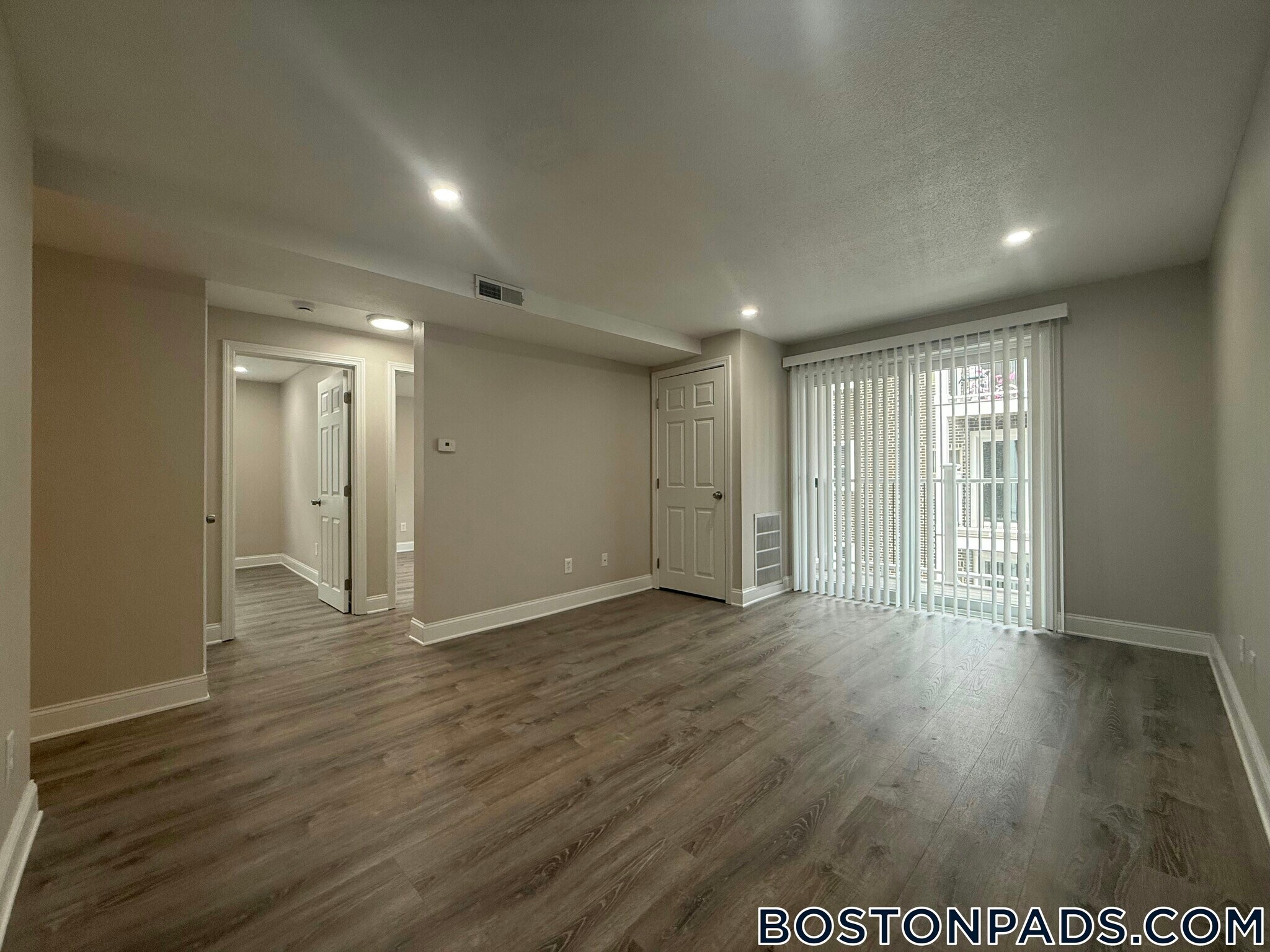 Building Photo - 27 Kenmar Dr