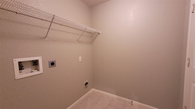 Building Photo - 3825 Evergreen Way