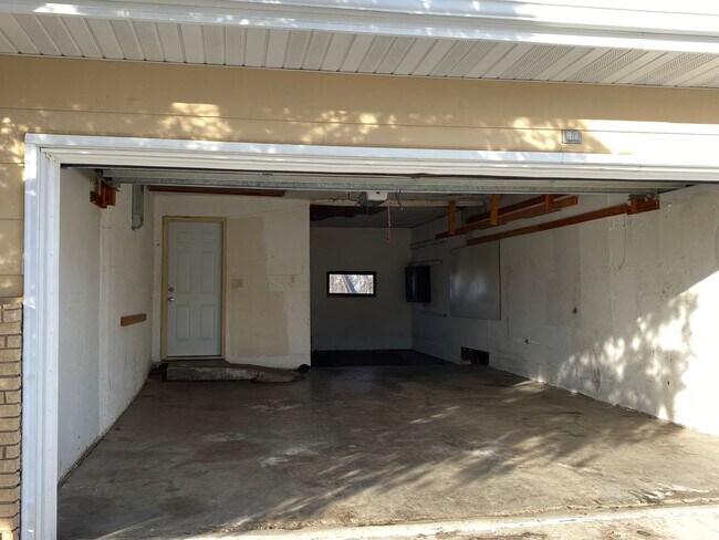 Building Photo - 1810 N 14th St