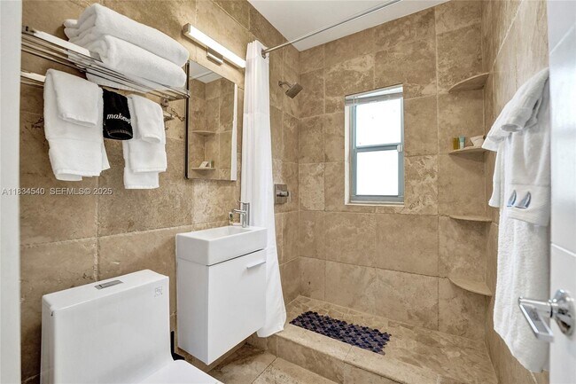 Building Photo - 3305 NE 16th Ct