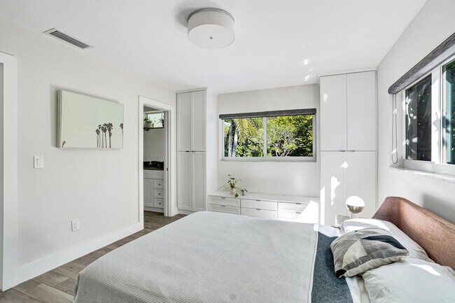 Building Photo - 1299 SW 9th St