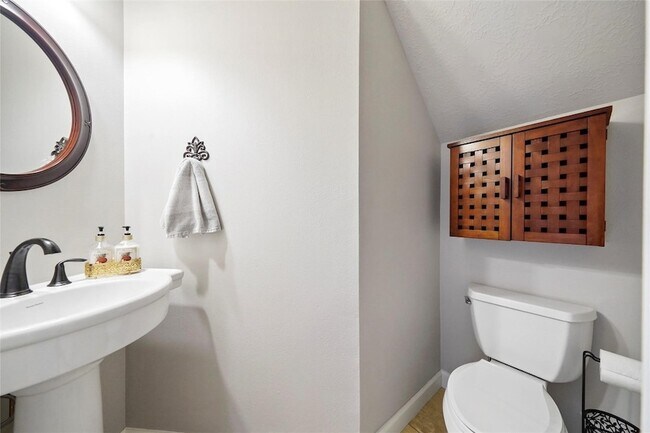 Building Photo - 2351 Summit Way Ct