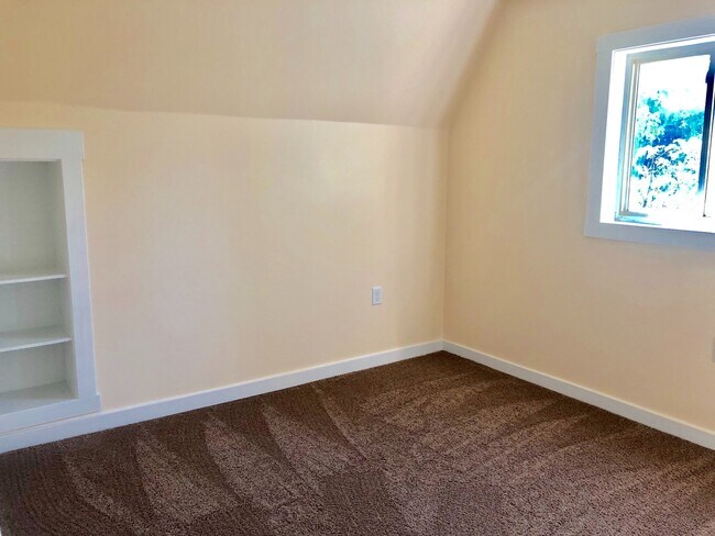 Building Photo - 3 bedroom in Beechview!