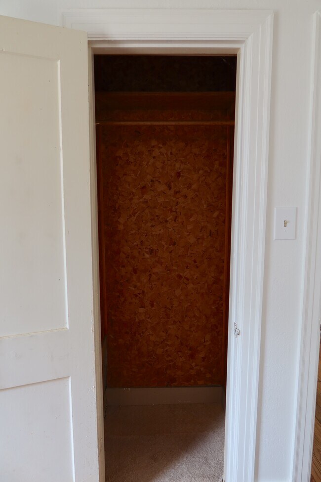 Building Photo - 326 N Summit St