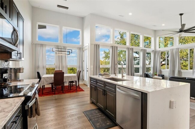 Building Photo - 300 Summit Ridge Dr N