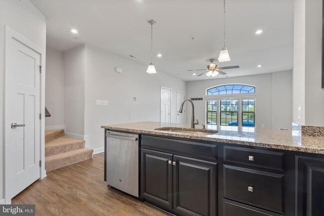 Building Photo - 5908 Etterbeek St