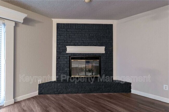 Building Photo - 732 Westridge Ct