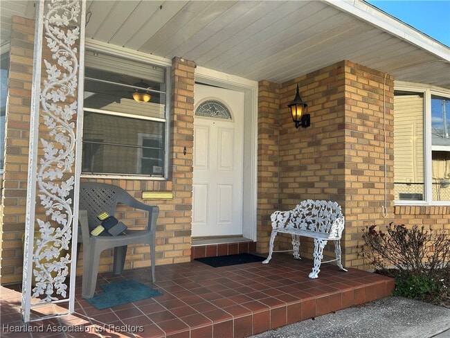 Building Photo - 740 Hickory St