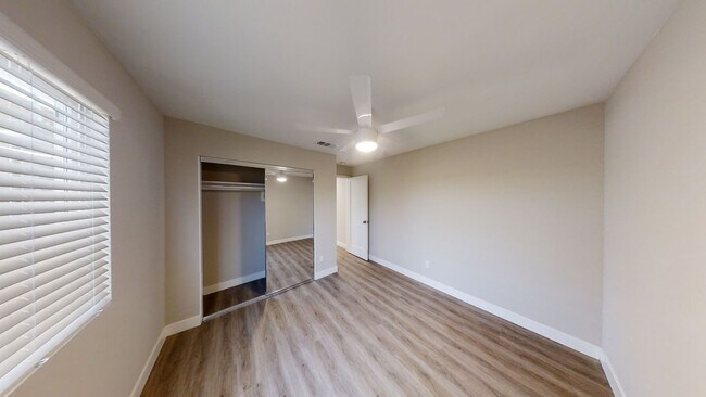 Building Photo - 3BD/1BA on 63rd!