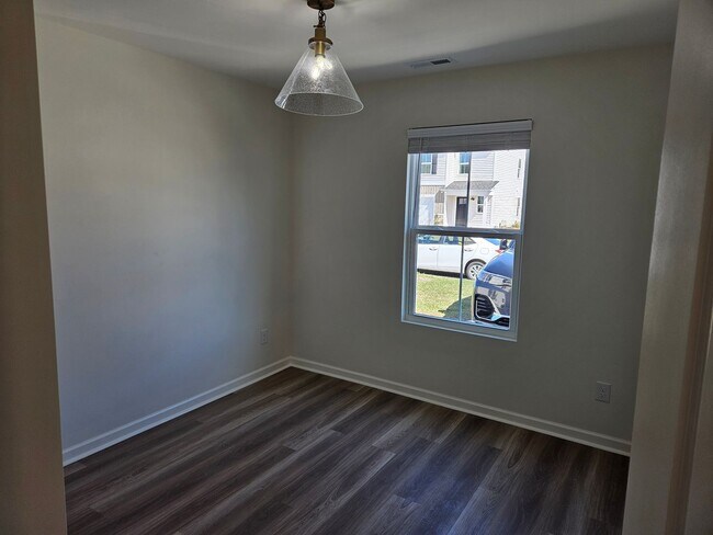 Building Photo - 3 Bedroom, 2 bath home - Hampstead - Brookfield Branch Community