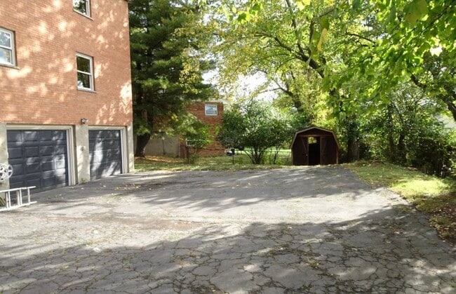 Building Photo - 4924 Kelsch Ln