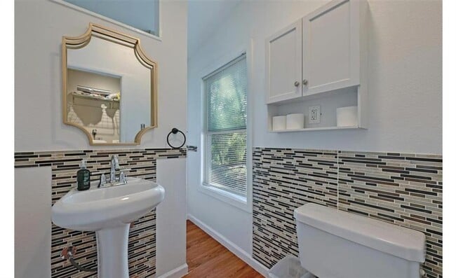 Building Photo - 2509 Little John Ln