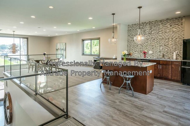 Building Photo - 9401 Doral Ct