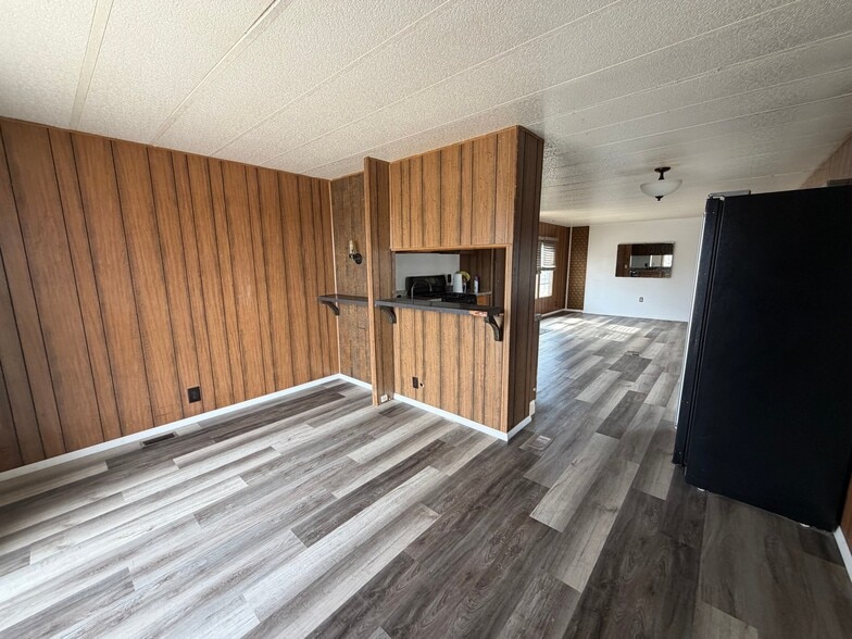 Building Photo - 227 4th St N