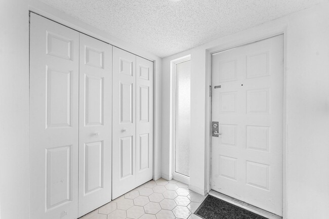 Building Photo - 6662 Boca Del Mar Dr