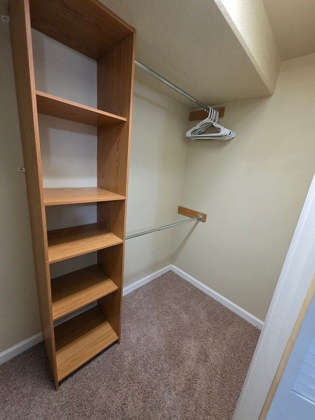 Building Photo - Oasis on F