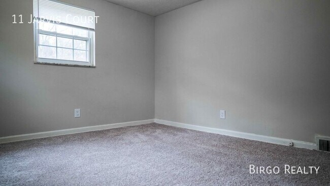 Building Photo - Move in special! First month free rent!