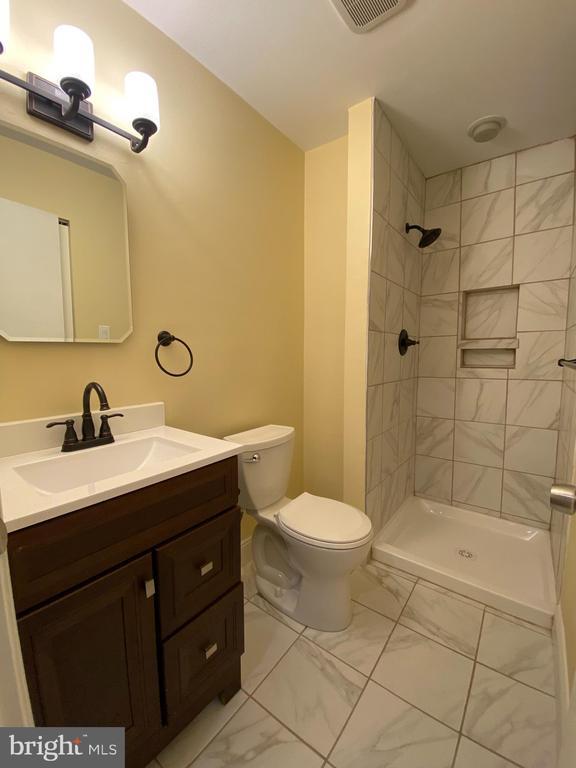 Building Photo - 180 Valley Stream Cir