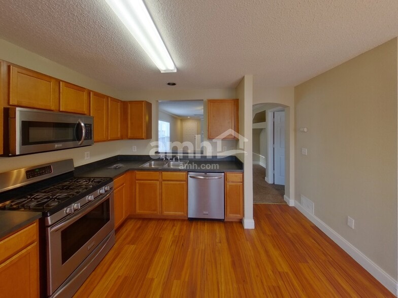 Building Photo - 28721 Seashell Ct