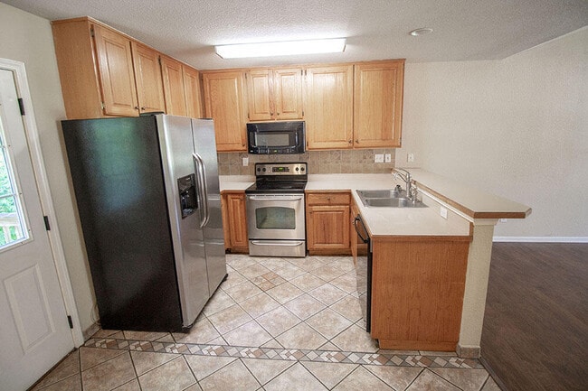 Building Photo - 1329 Valley Creek Ln