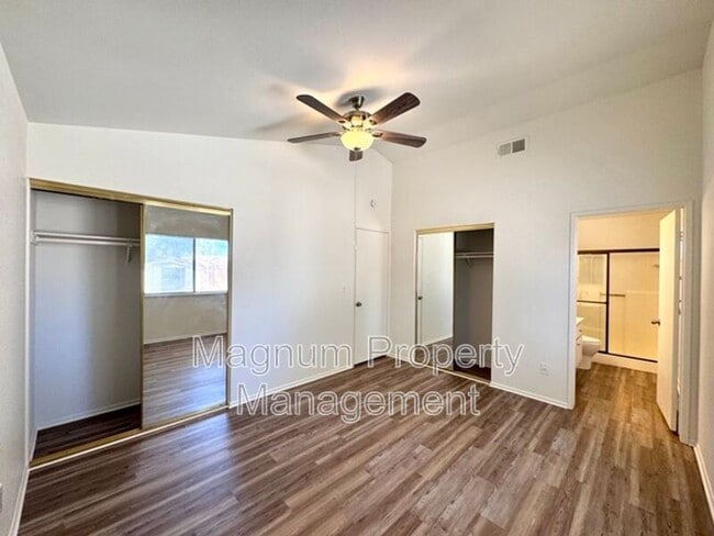 Building Photo - 27806 Hillpointe Dr