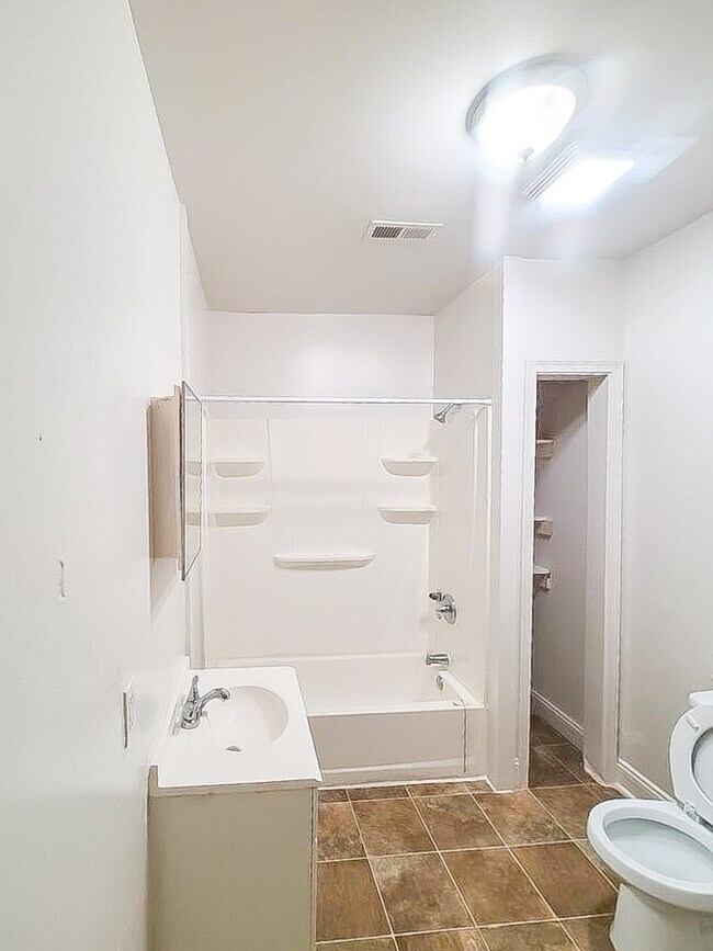 Building Photo - 144 Spring St