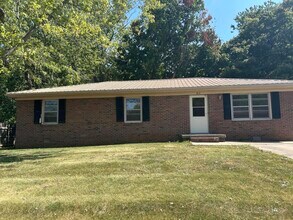 Building Photo - 812 Springmont Dr