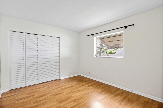 Building Photo - 931 NW 9th Ct