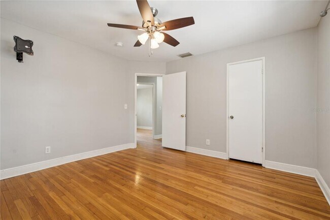 Building Photo - 4508 S Lois Ave