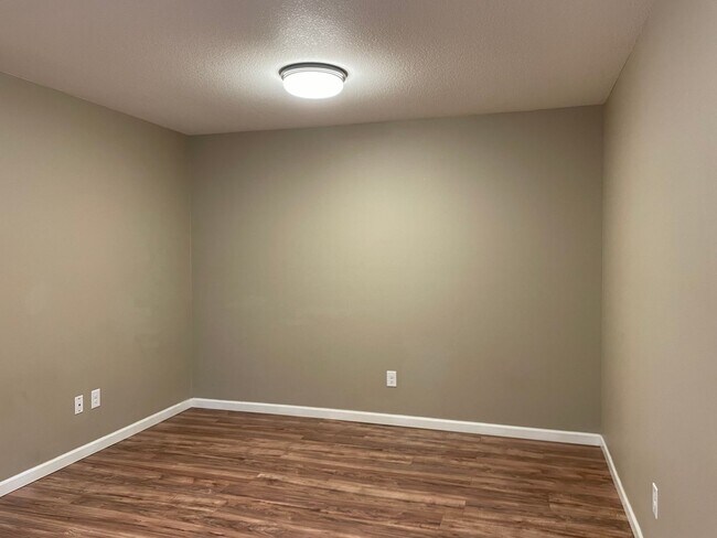 Building Photo - Spacious 3 Bedroom Home with Fenced Yard, Patio, and 2-Car Garage Near Mill Plain.