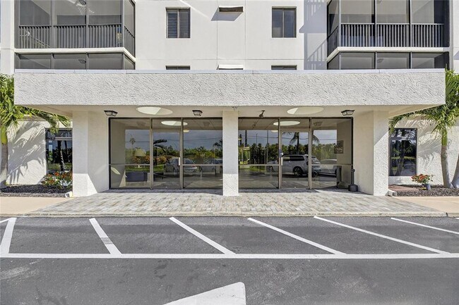 Building Photo - 7100 Sunshine Skyway Ln S