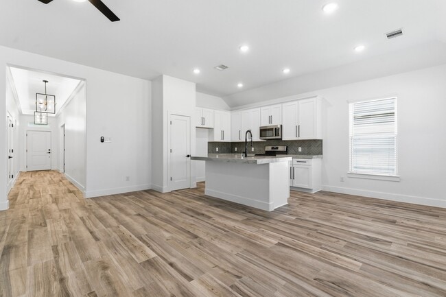 Building Photo - 5227 Sunshine Point