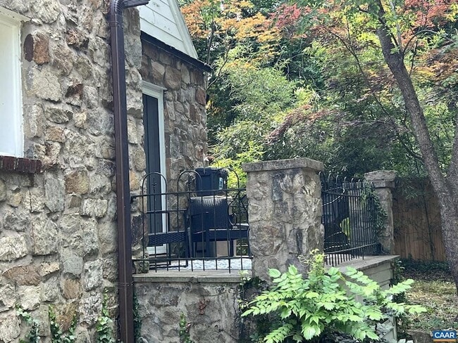 Building Photo - 1814 Rugby Pl