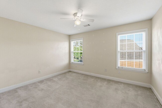 Building Photo - 330 Gardenia Dr