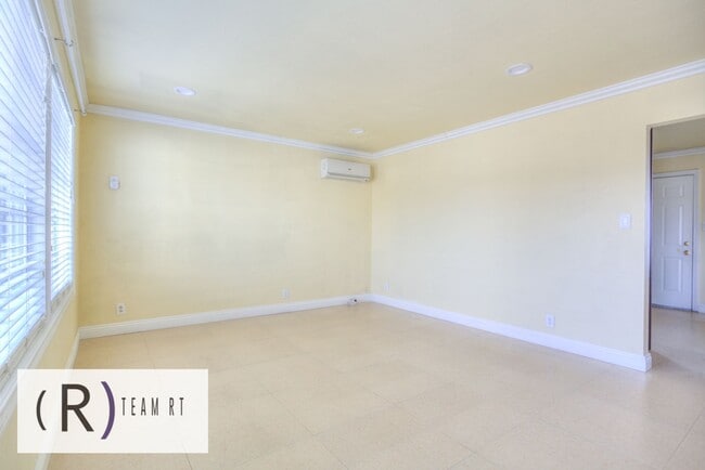 Building Photo - Contemporary Newly Renovated 3 Bedroom 2 Bathroom Residence