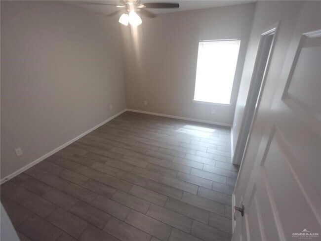 Building Photo - 1505 Shavano Dr