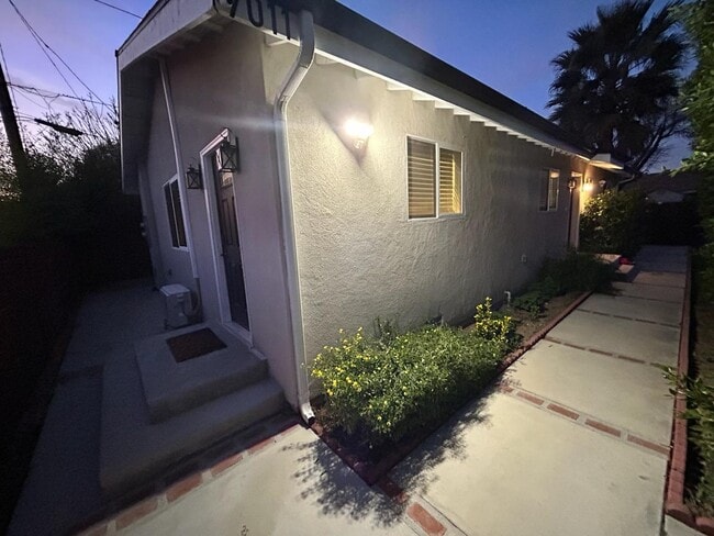 Building Photo - 7011 Jumilla Ave