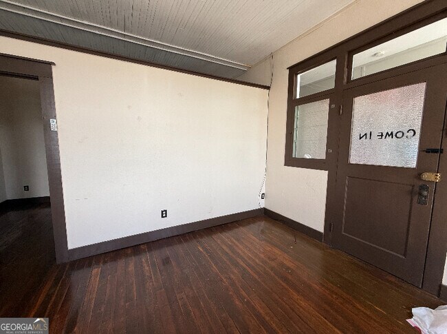 Building Photo - 359 Railroad St