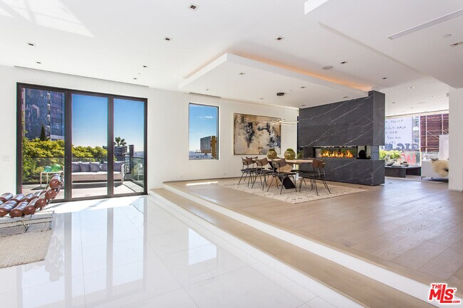 Building Photo - 1413 Queens Rd