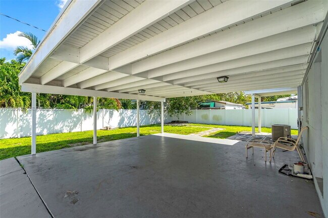 Building Photo - North 26th Avenue, Hollywood, FL 33020 - 3 BR 1 BA single-family home