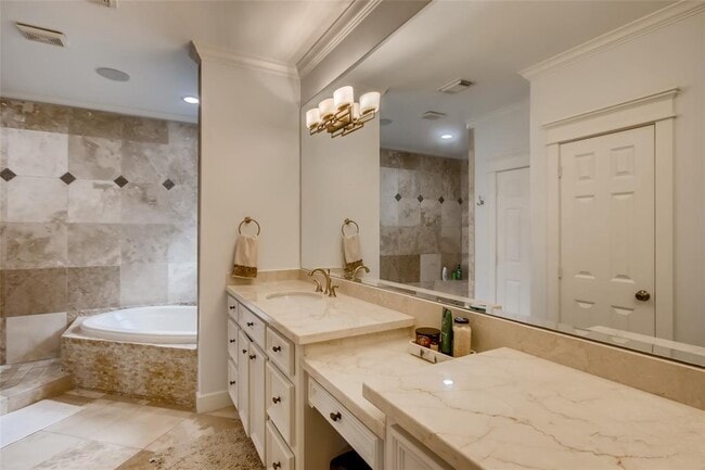 Building Photo - 1450 Lawrence St