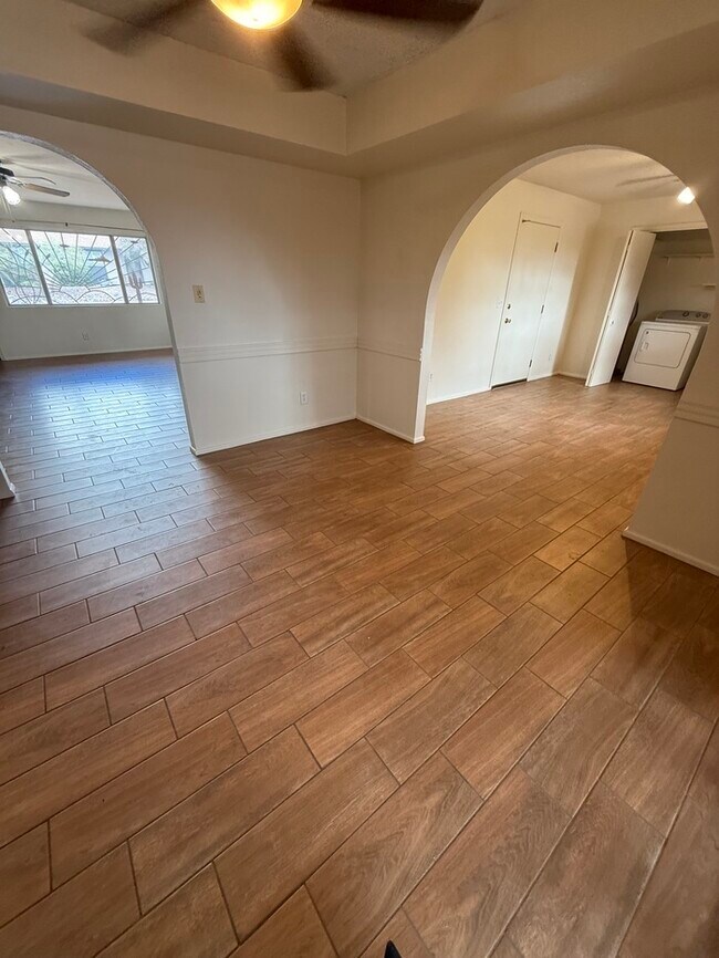 Building Photo - HOUSE FORE RENT