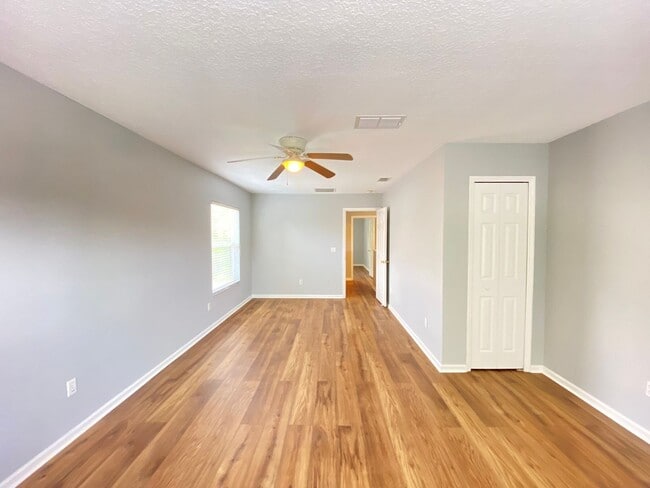 Building Photo - 5 bed / 2.5 bath Lake Nona Townhome!