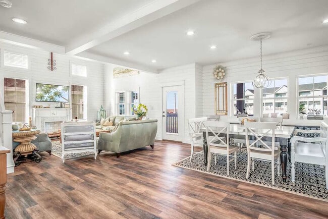 Building Photo - 707 Parkplace