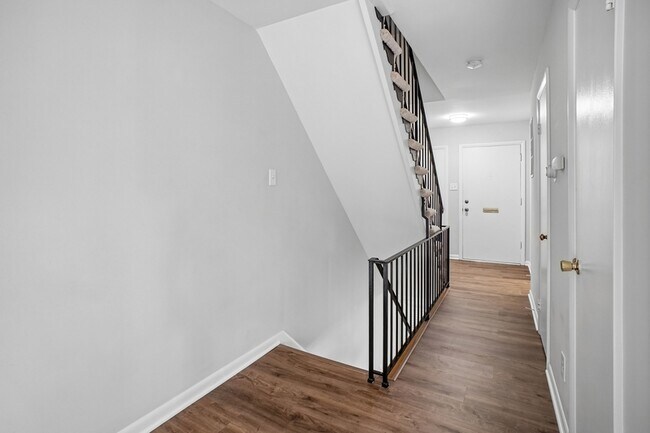Building Photo - 5128 Cliffhaven Dr