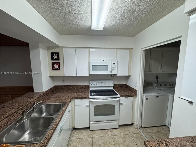 Building Photo - 1265 SW 46th Ave
