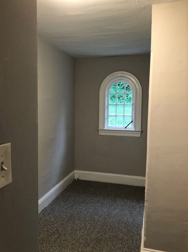 Building Photo - 360 Dehaven St