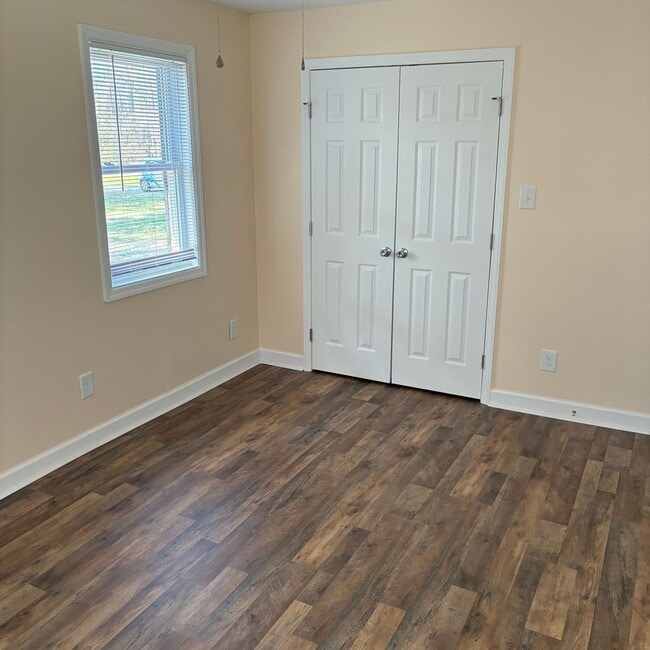 Building Photo - 4 Bedroom 3 Bath Home in Winnabow, NC