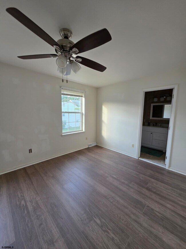 Building Photo - 22 Oyster Bay
