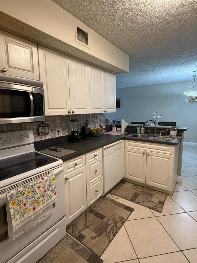 Building Photo - 9645 NW 1st Ct